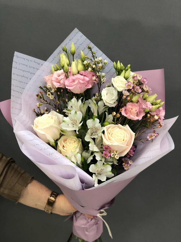 Букет цветов из: Альстромерии, Розы и Лизиантусы в Чаадаевке