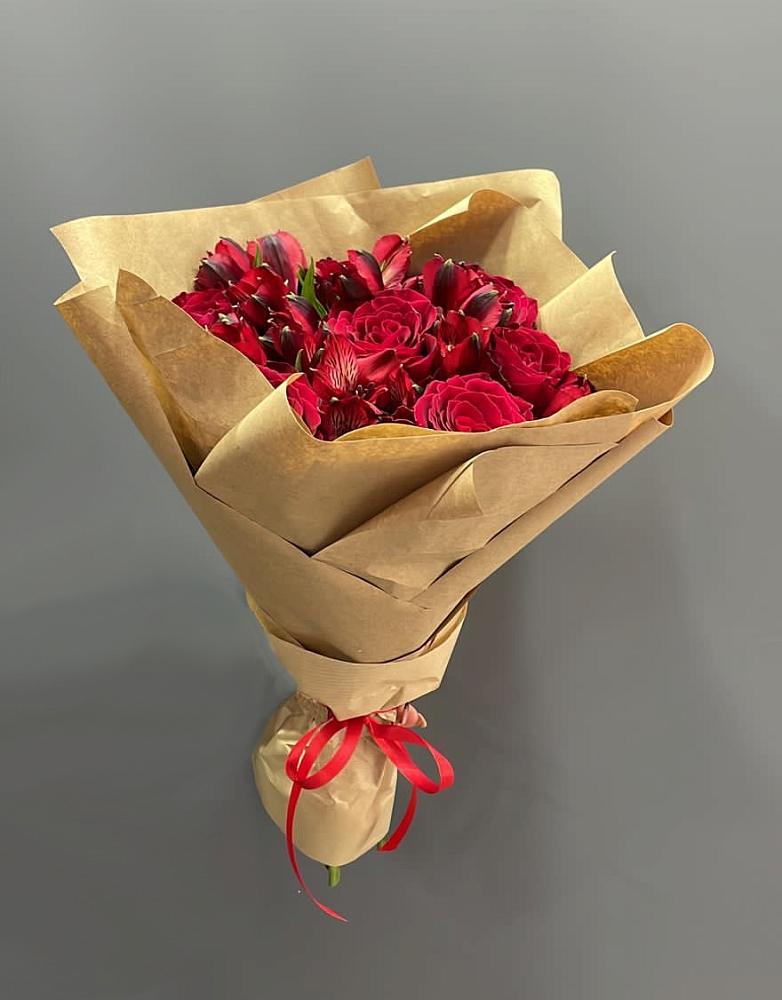 Букет цветов из: Альстромерии и Розы в Чаадаевке