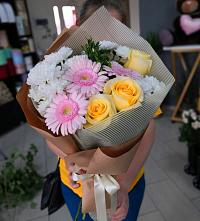 Букет цветов из:  Герберы, Розы и Хризантемы в Чаадаевке