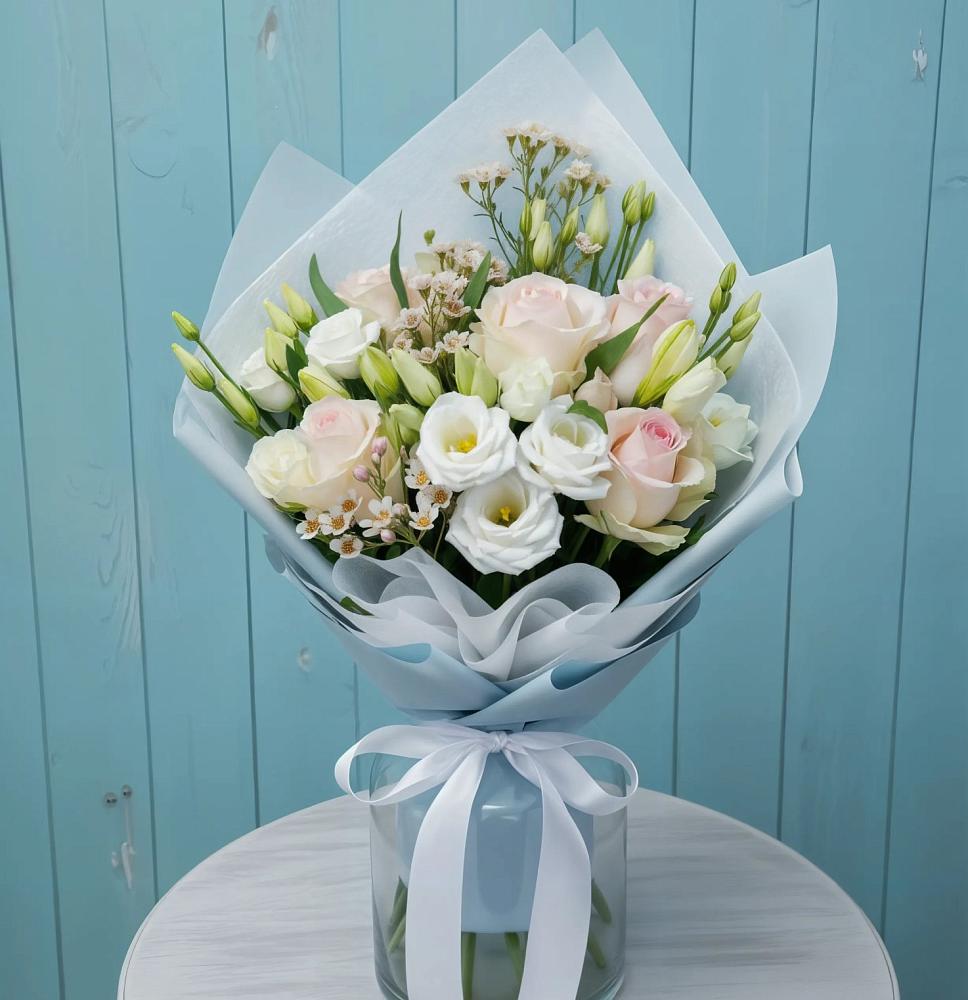 Букет цветов из: Розы и Лизиантусы в Чаадаевке