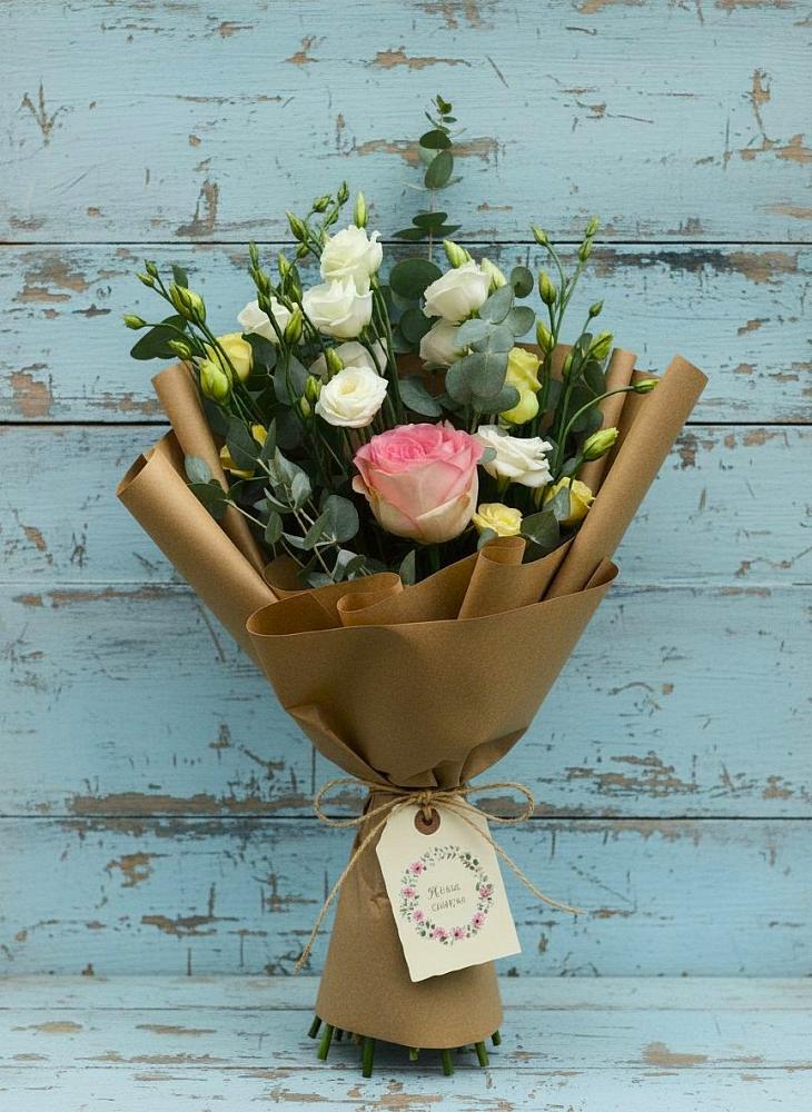 Букет цветов из: Розы и Лизиантусы в Чаадаевке