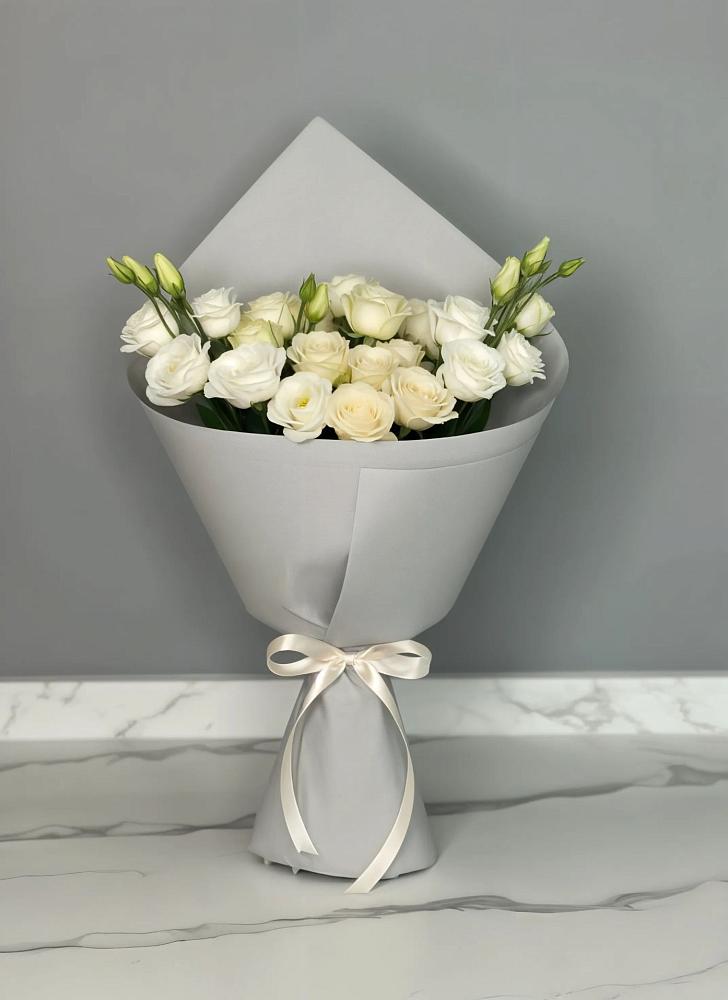 Букет цветов из: Розы и Лизиантусы в Чаадаевке