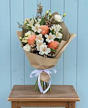 Букет цветов из:  Альстромерии, Лизиантусы, Розы и Хризантемы #REPLACE_PRED# Чаадаевке