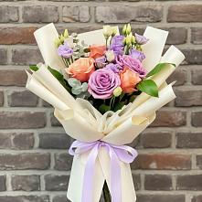 Букет цветов из:  Лизиантусы и Розы в Чаадаевке