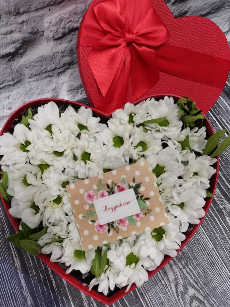 Цветочная композиция из Хризантемы в виде сердца в Чаадаевке