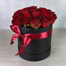 Цветочная композиция из Розы в шляпной коробке #REPLACE_PRED# Чаадаевке