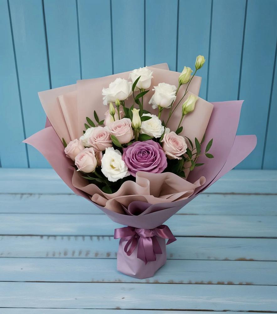 Букет цветов из: Розы и Лизиантусы в Чаадаевке